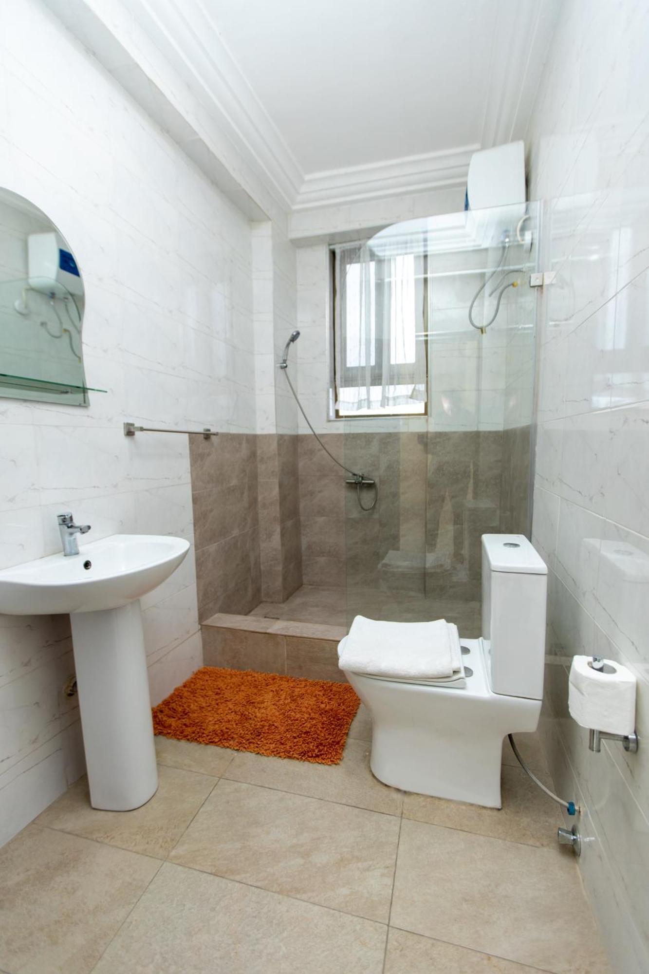 Washington Apartments - Just 25Mins Drive From The Airport Kwashieman Exterior photo