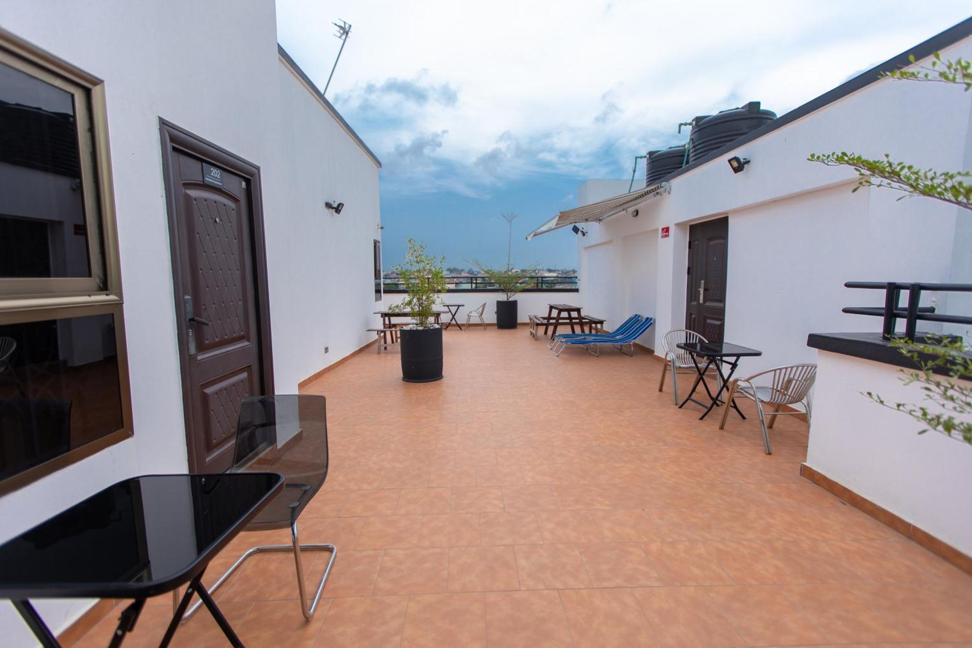 Washington Apartments - Just 25Mins Drive From The Airport Kwashieman Exterior photo